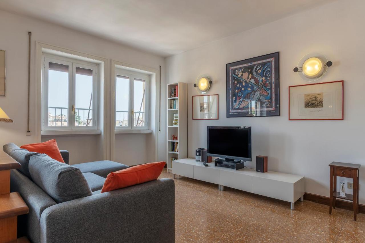 Roomy And Bright Apartment With Terrace Roma Exterior foto