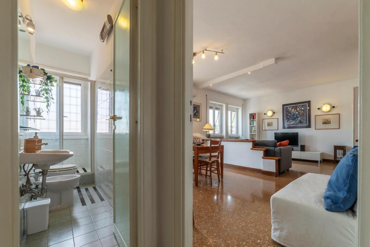 Roomy And Bright Apartment With Terrace Roma Exterior foto